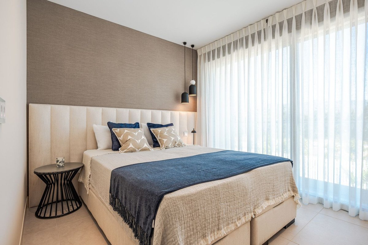 3 Bed شقة في الطابق الأوسط in Estepona في Estepona, شقة