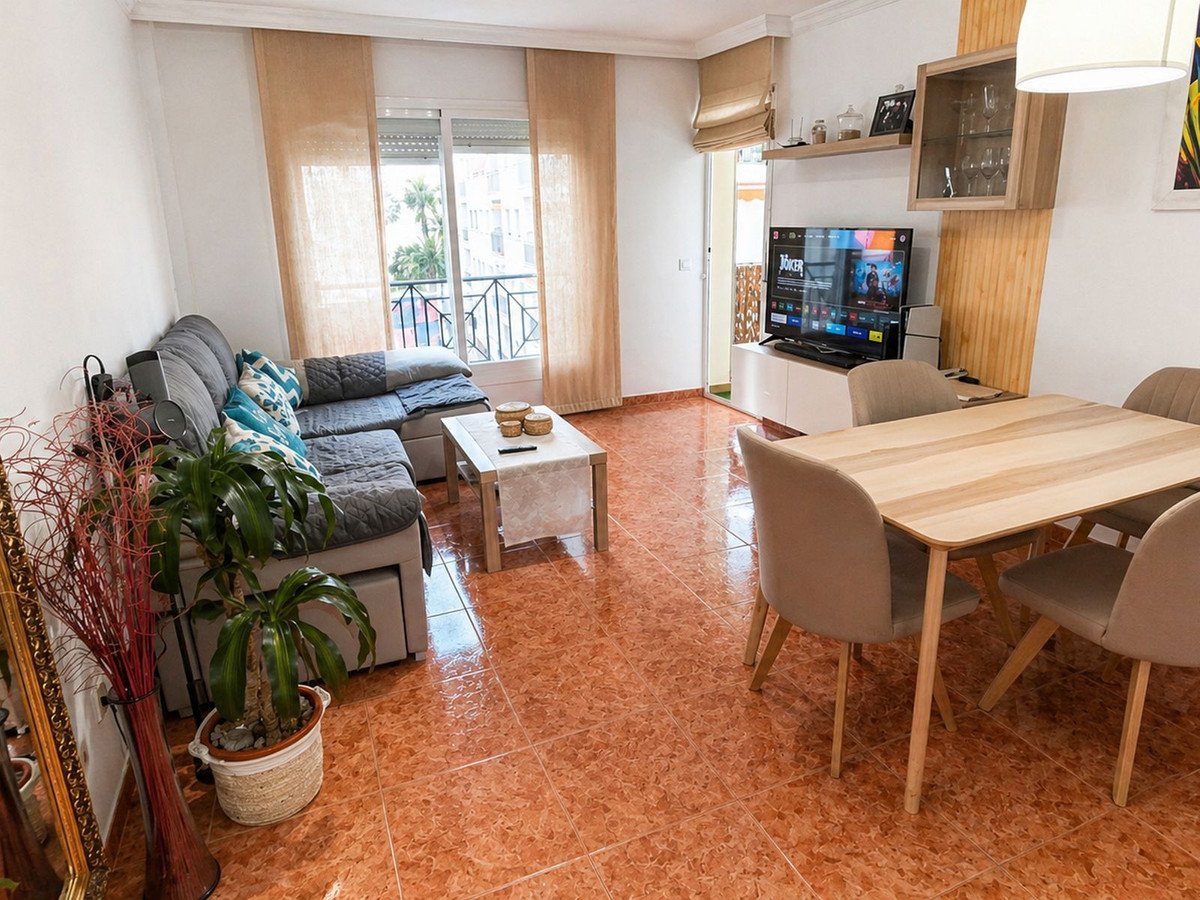 3 Bed Apartamento en planta intermedia in Estepona en Estepona, 