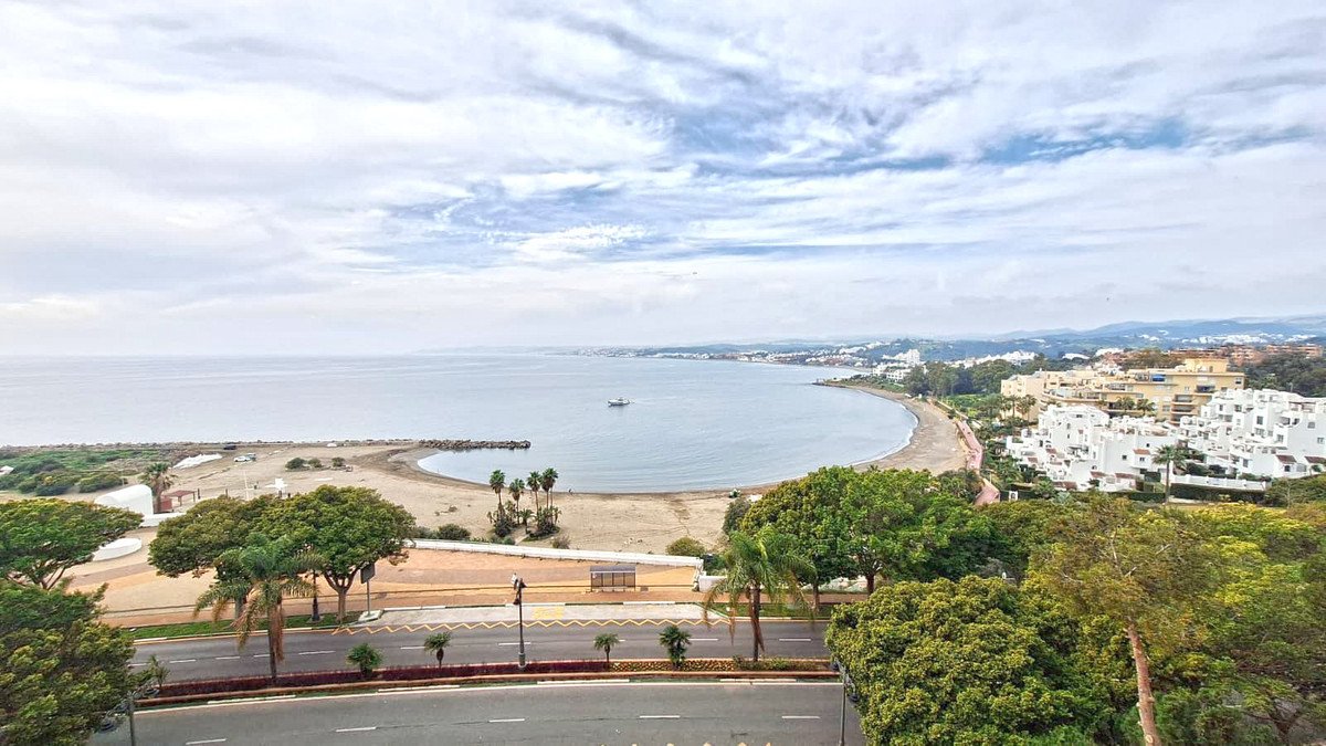 3 Bed Mellanvåningslägenhet in Estepona i Estepona, 