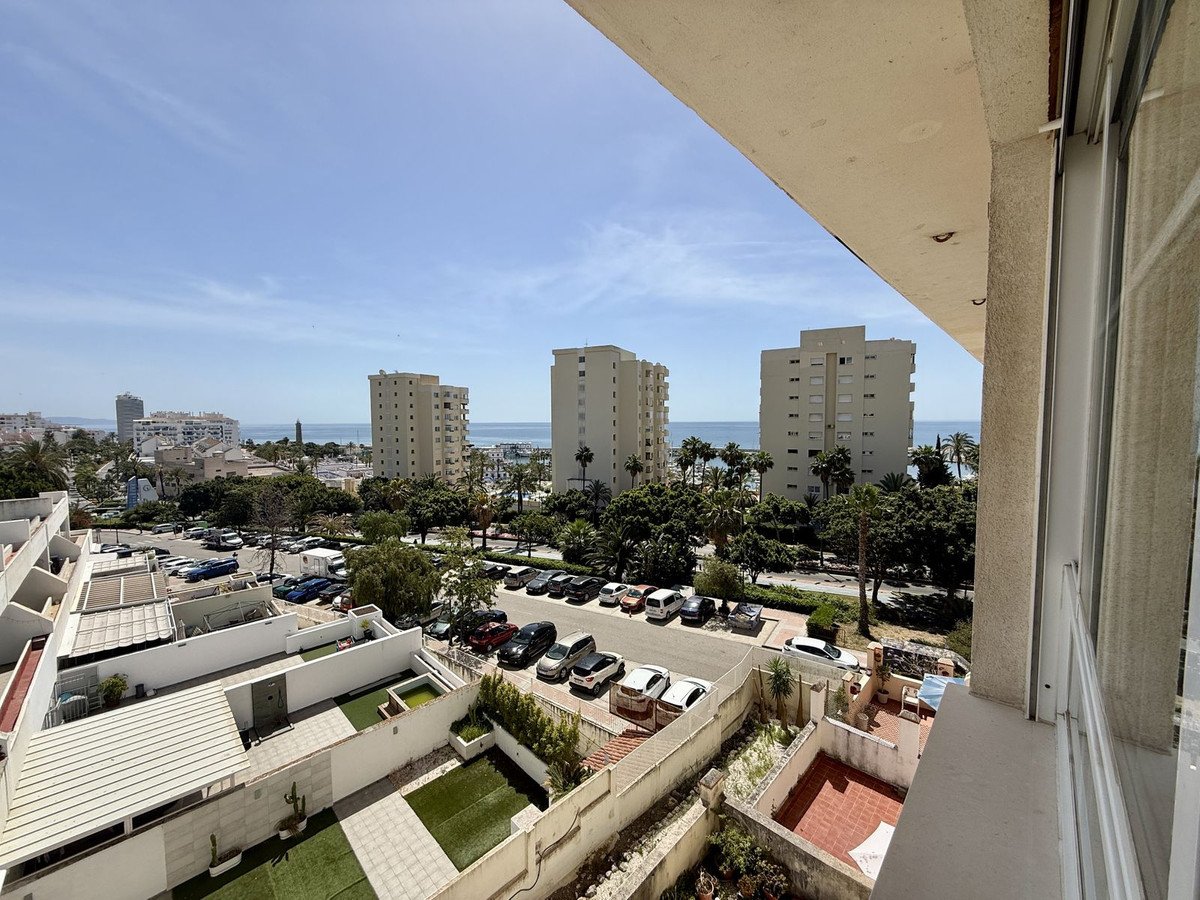 3 Bed شقة في الطابق الأوسط in Estepona في Estepona, شقة