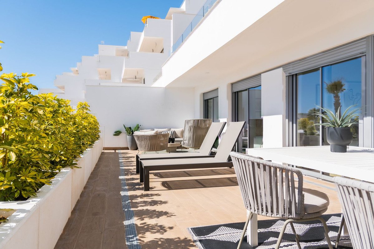 3 Bed شقة في الطابق الأرضي in Estepona في Estepona, 
