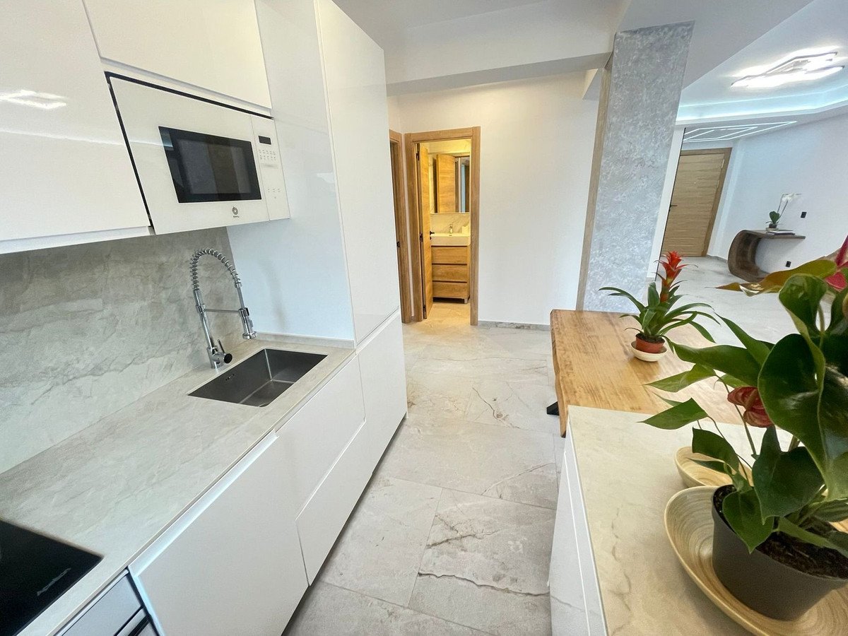 3 Bed شقة في الطابق العلوي in Estepona في Estepona, 