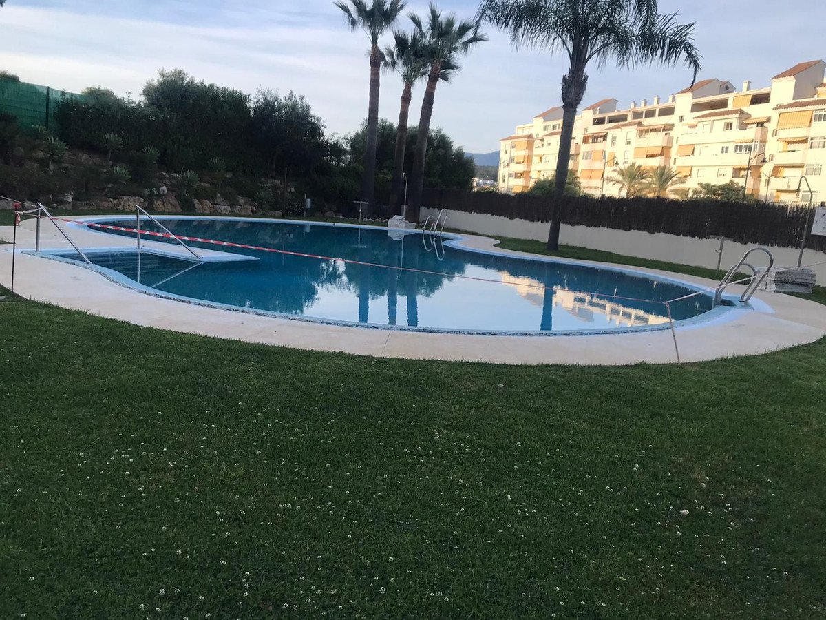 3 Bed Apartamento en planta intermedia in Estepona en Estepona, Apartamento