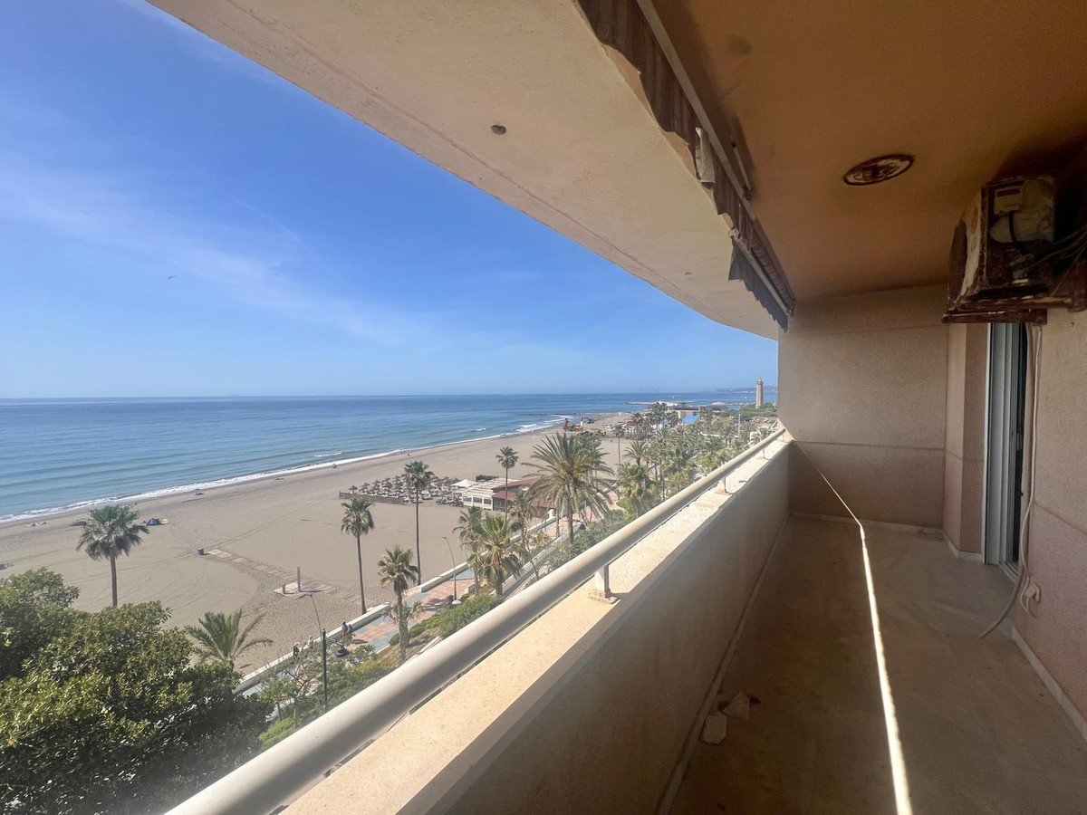 3 Bed Bovenste Verdieping Appartement in Estepona in Estepona, 