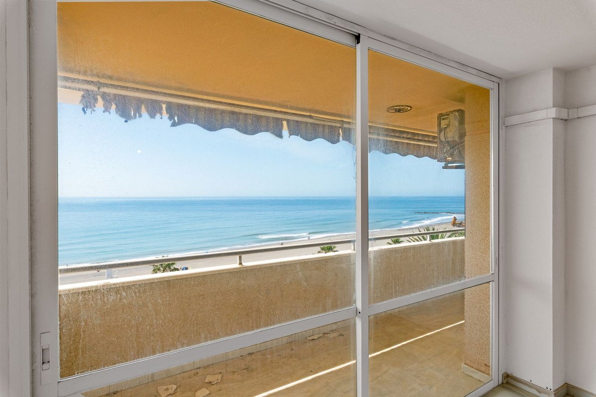 3 Bed Övervåningslägenhet in Estepona i Estepona, 