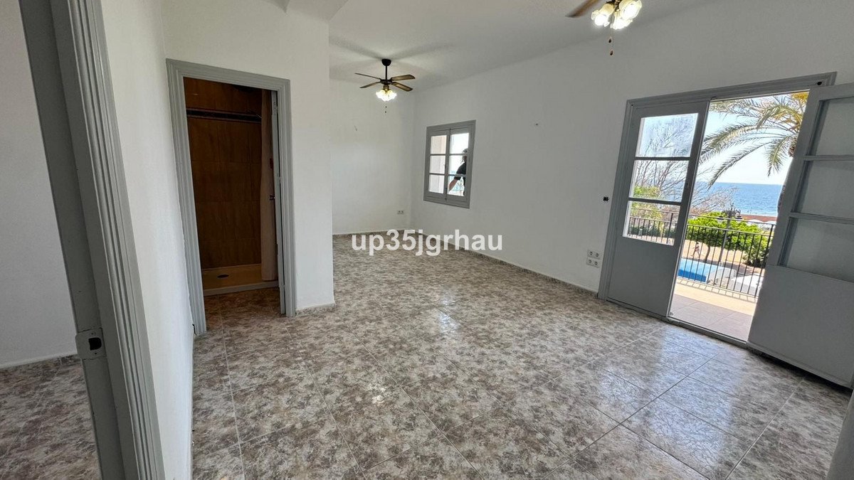 3 Bed شقة في الطابق الأوسط in Estepona في Estepona, شقة سكنية