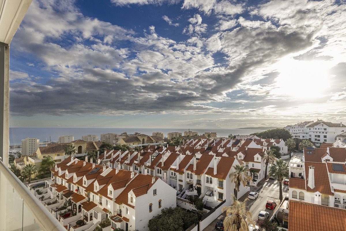 3 Bed شقة في الطابق الأوسط in Estepona في Estepona, شقة سكنية