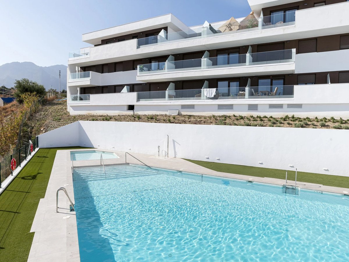 3 Bed Apartamento no rés-do-chão in Estepona em Estepona, 