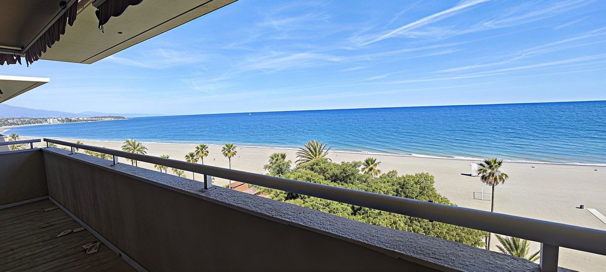 3 Bed شقة في الطابق الأوسط in Estepona في Estepona, شقة