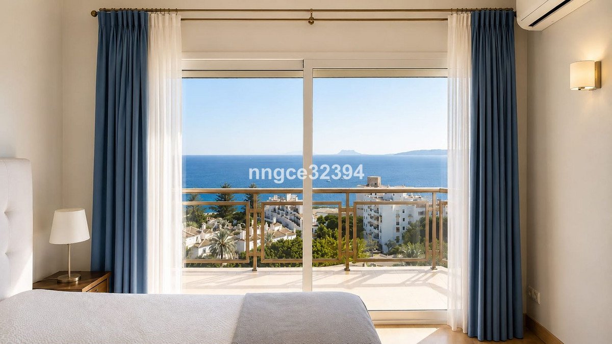 3 Bed Bovenste Verdieping Appartement in Estepona in Estepona, 