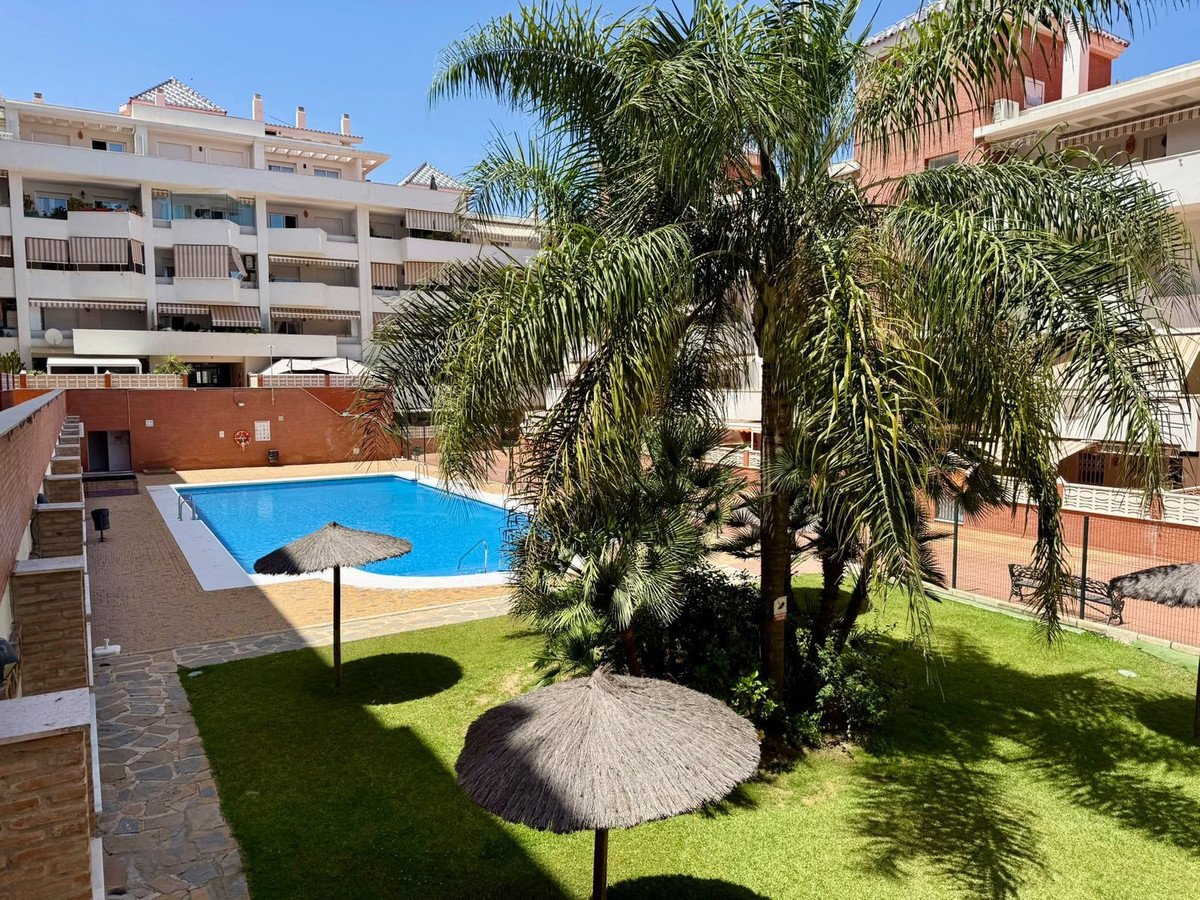 3 Bed شقة في الطابق الأرضي in Estepona في Estepona, 