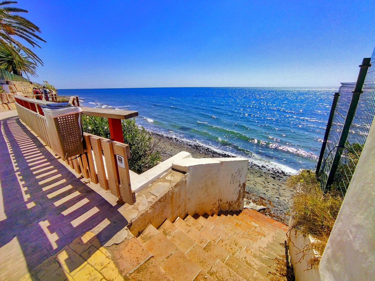 3 Bed Duplex in Estepona в Estepona, 