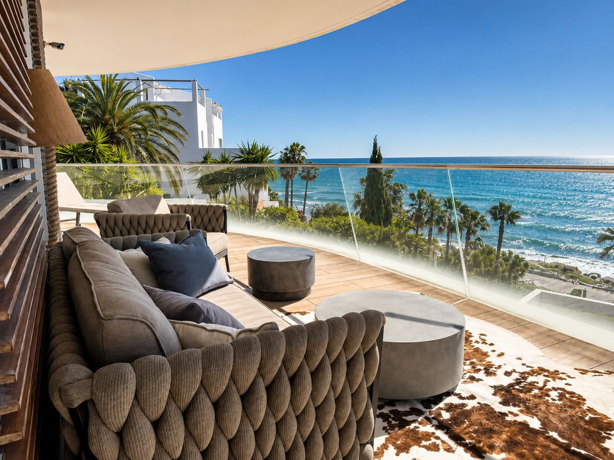 4 Bed شقة في الطابق الأوسط in Estepona في Estepona, شقة