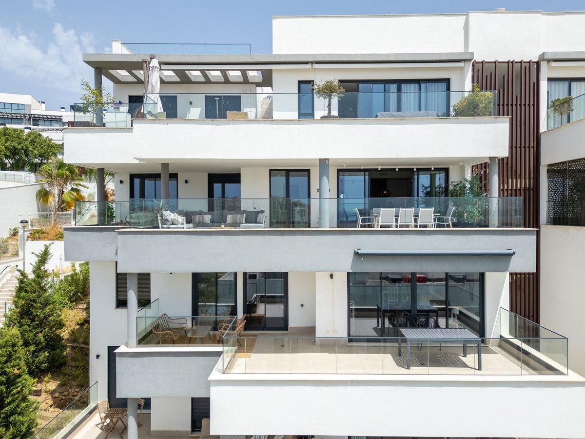 4 Bed Tussenverdieping Appartement in Estepona in Estepona, Appartement