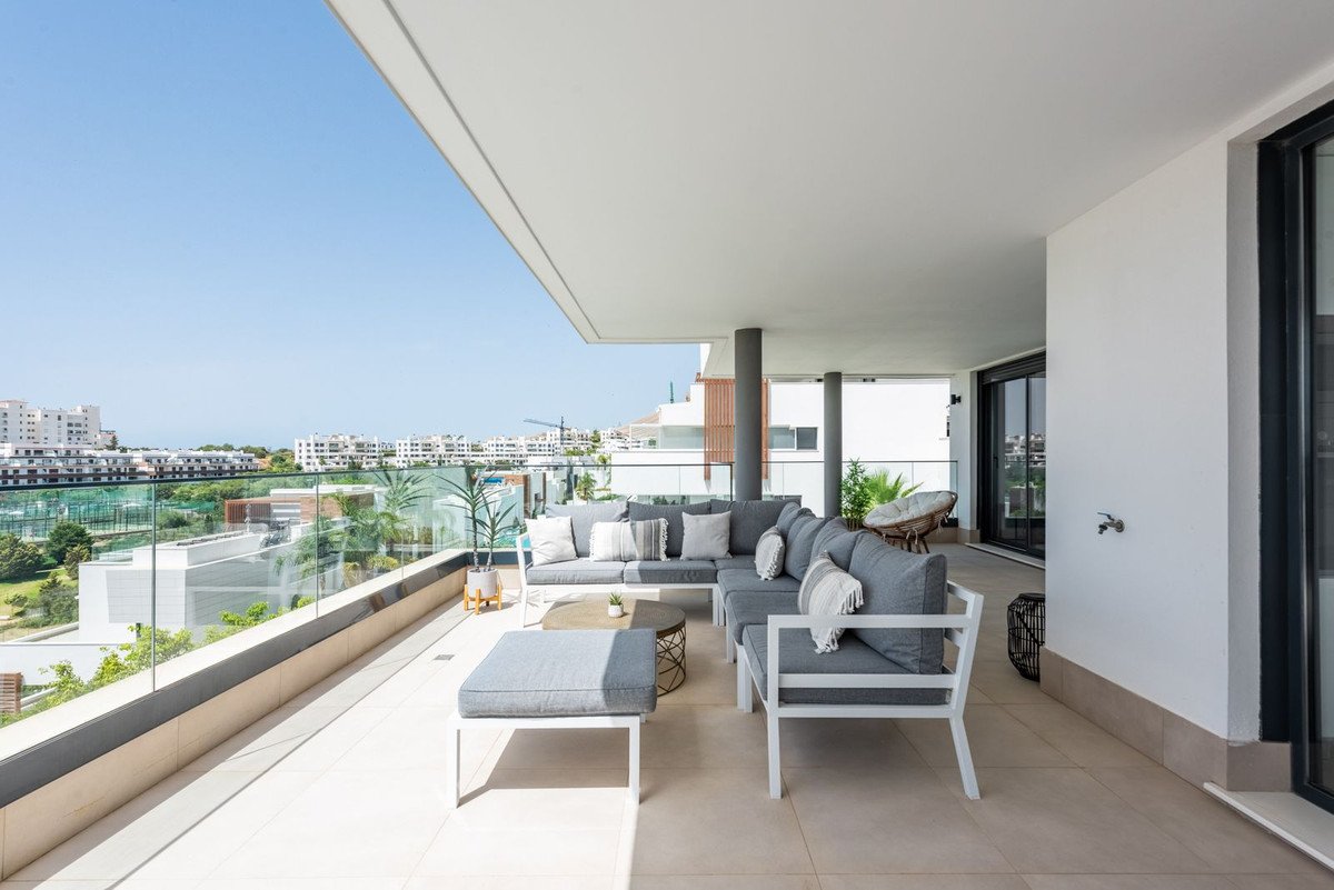 4 Bed Mellanvåningslägenhet in Estepona i Estepona, Lägenhet