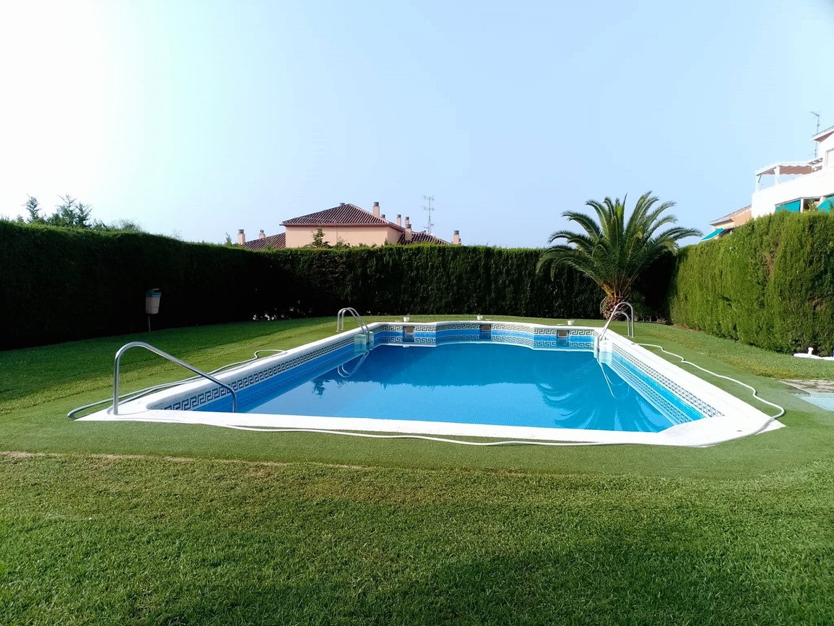 4 Bed Pohjakerroksen huoneisto in Estepona