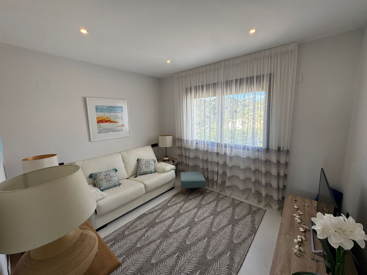 4 Bed Apartamento en planta intermedia in Estepona en Estepona, Apartamento
