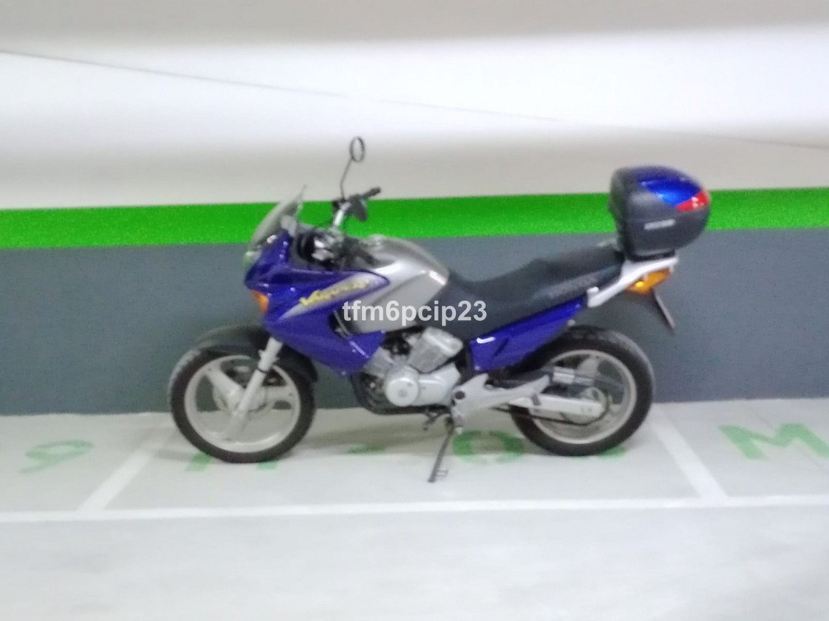 Garage in Estepona في Estepona, مرآب