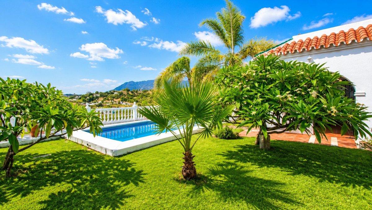 3 Bed مزرعة فينكا in Estepona في Estepona, فينكا-كوتيخو