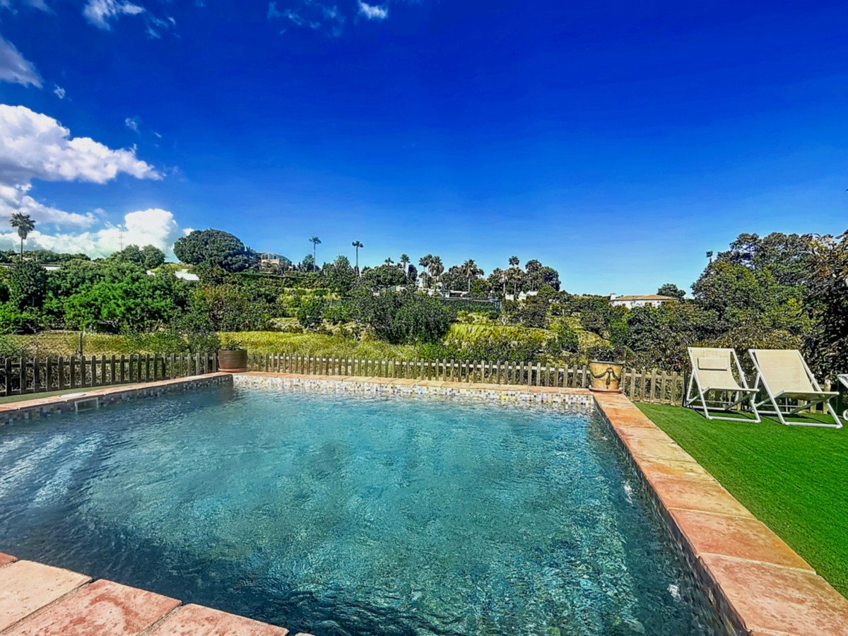 3 Bed مزرعة فينكا in Estepona في Estepona, 