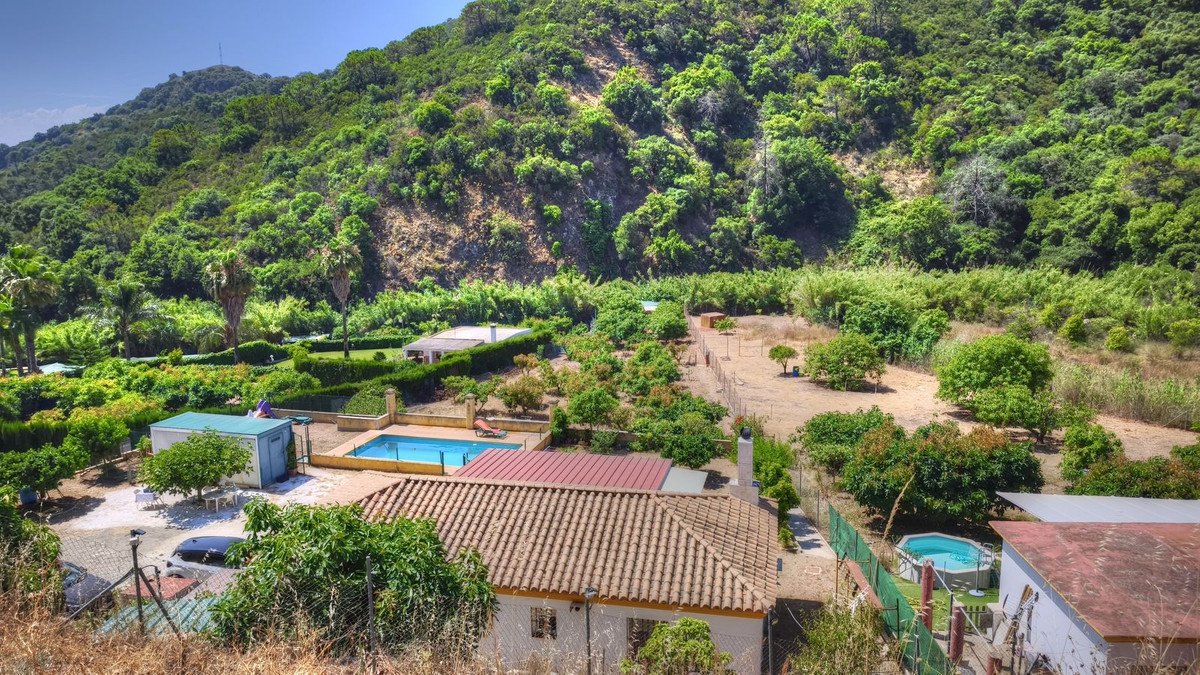 4 Bed مزرعة فينكا in Estepona في Estepona, فيكا - كورتijo