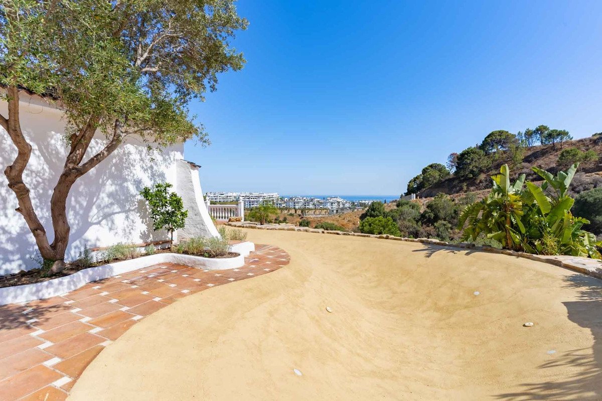 5 Bed مزرعة فينكا in Estepona في Estepona, 