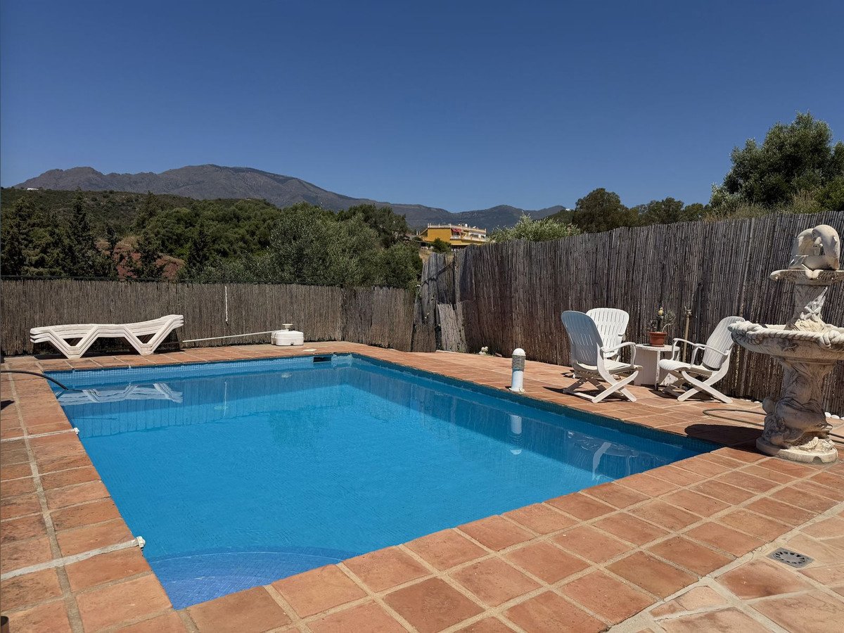 6 Bed مزرعة فينكا in Estepona في Estepona, فينكا-كورتيهو