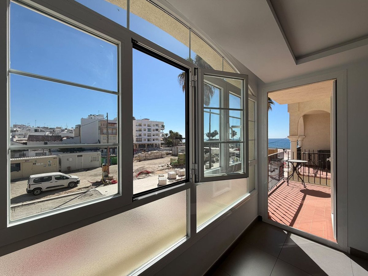 4 Bed Commercial in Estepona في Estepona, تجاري - طبي