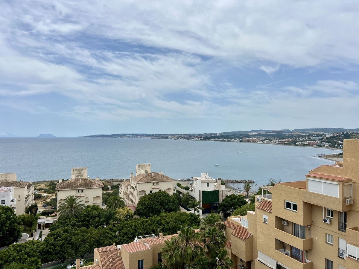 1 Bed Bovenste Verdieping Appartement in Estepona in Estepona, 