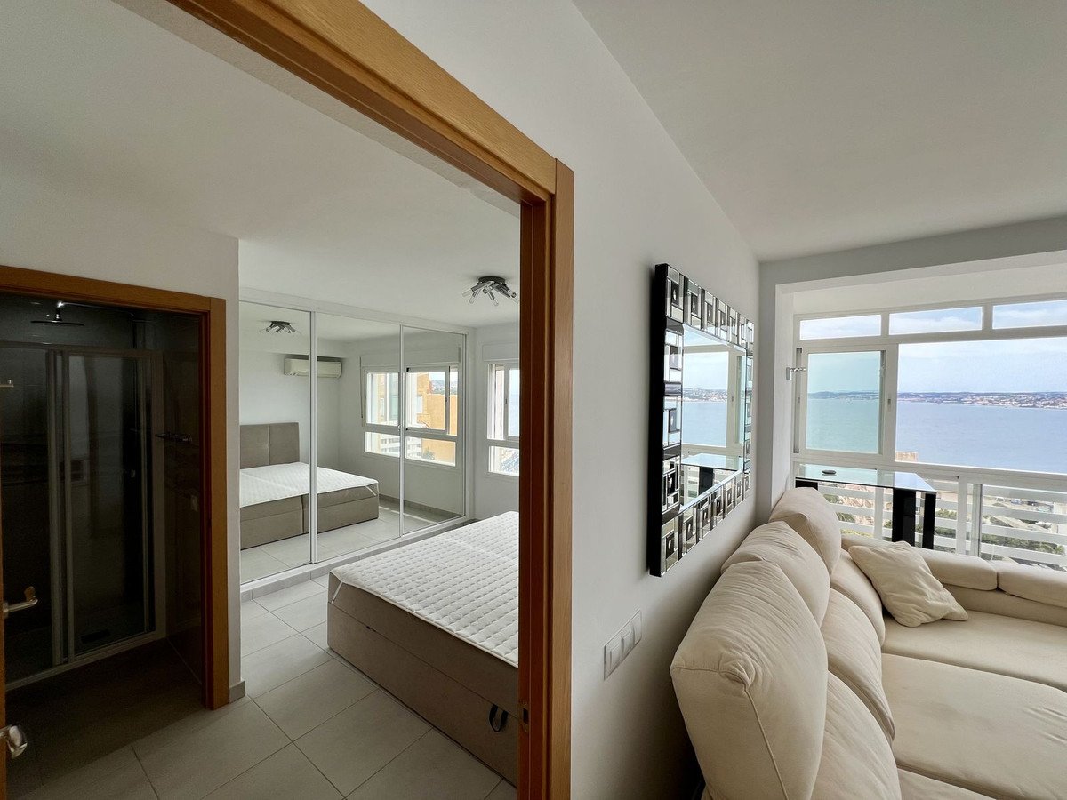 1 Bed Övervåningslägenhet in Estepona i Estepona, 
