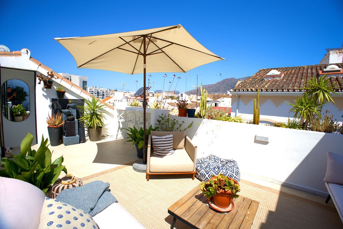 2 Bed بنتهاوس Duplex in Estepona في Estepona, 
