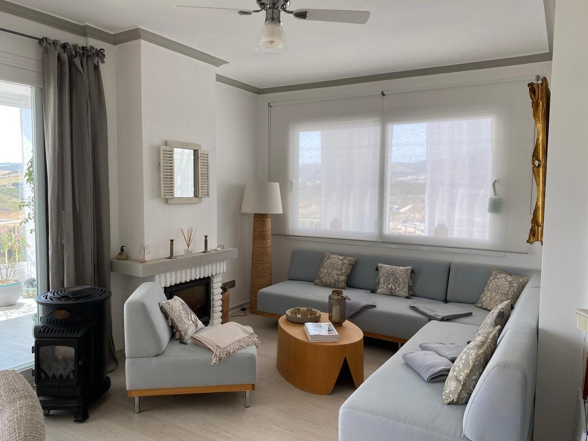 2 Bed بنتهاوس in Estepona في Estepona, 