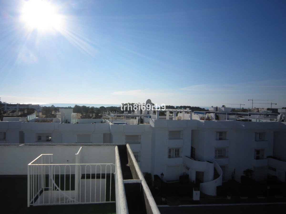 3 Bed بنتهاوس in Estepona في Estepona, 