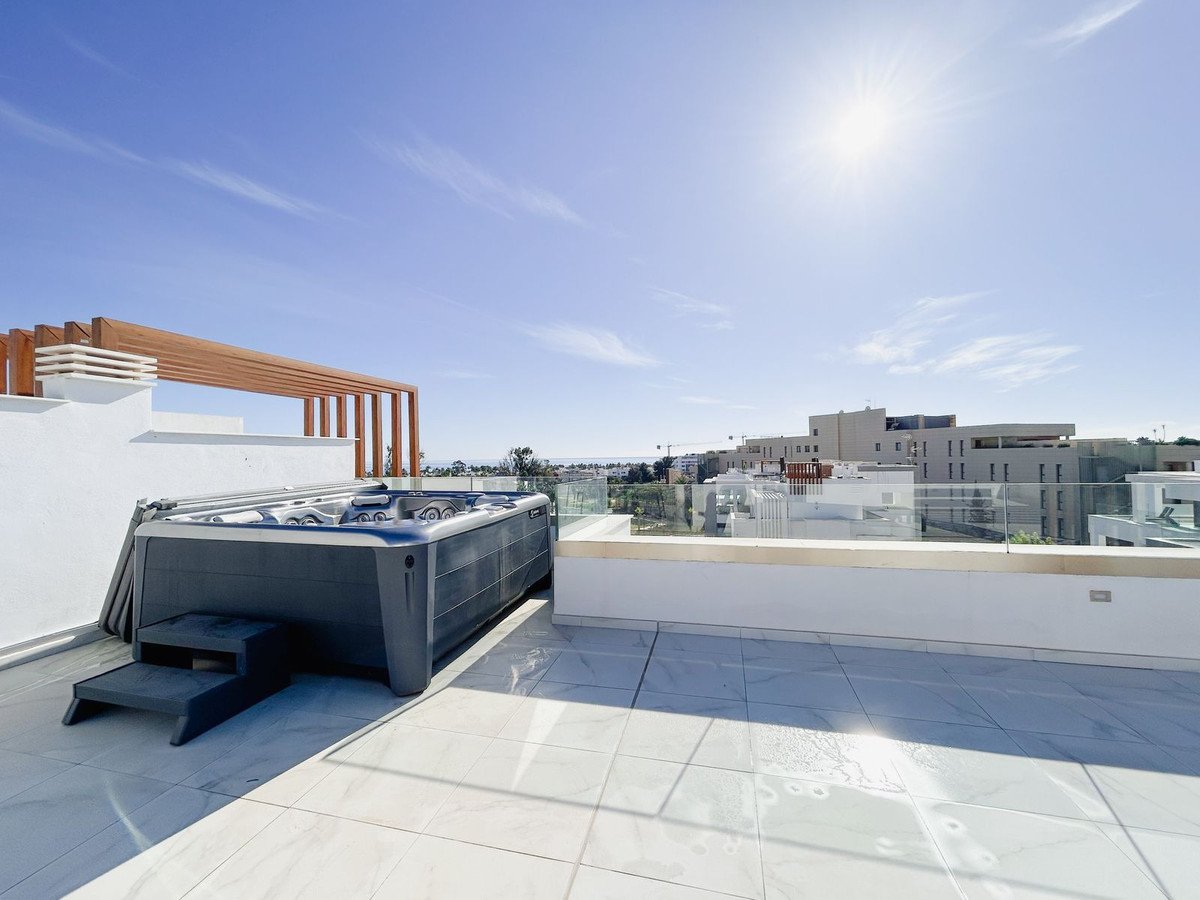 3 Bed Penthouse in Estepona i Estepona, 