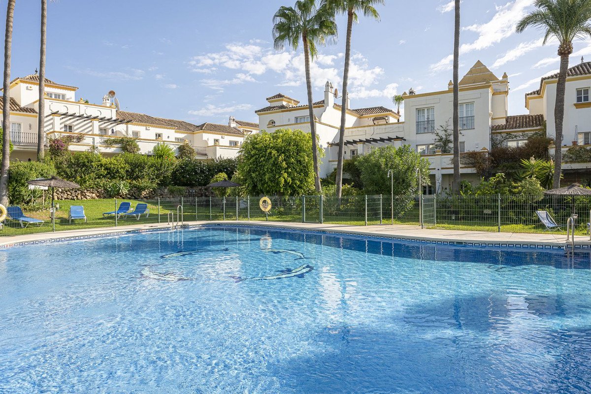 3 Bed بيت مدينة in Estepona في Estepona, تاونهاوس