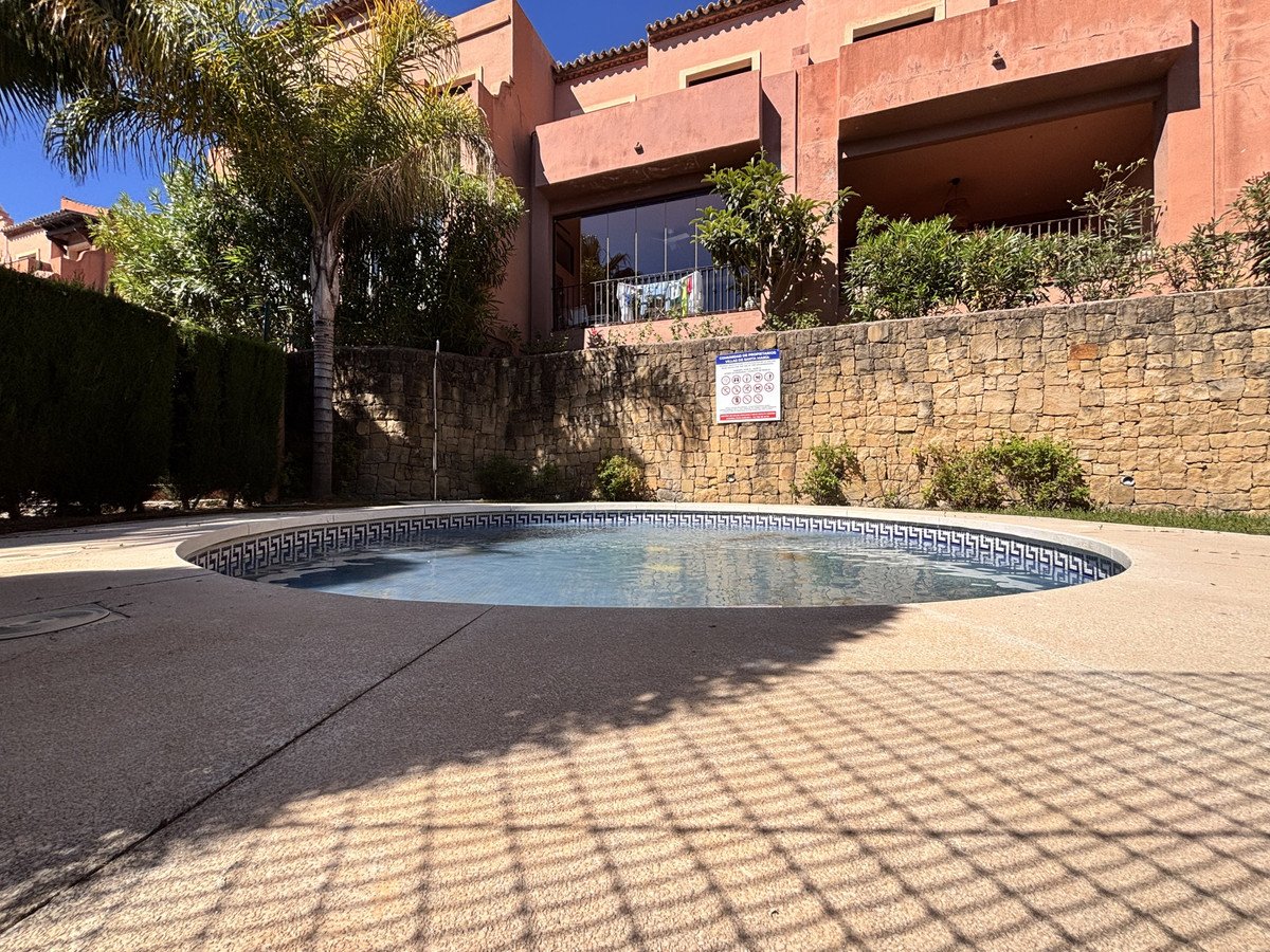3 Bed Rijtjeshuis in Estepona in Estepona, 