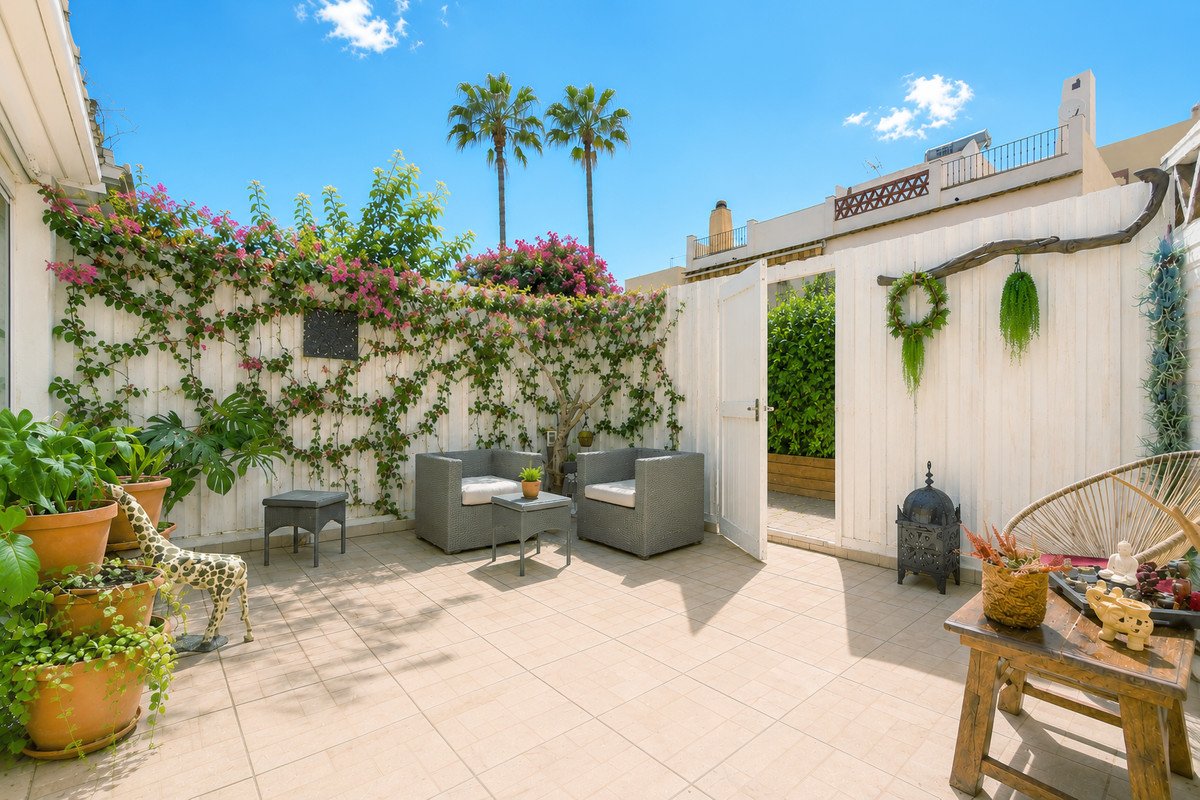 3 Bed Rijtjeshuis in Estepona in Estepona, 