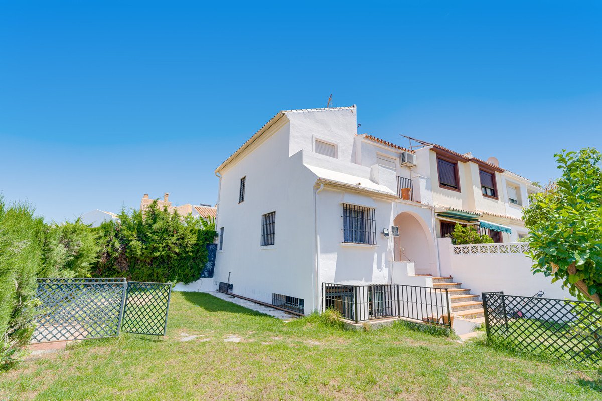 3 Bed Radhus in Estepona i Estepona, 