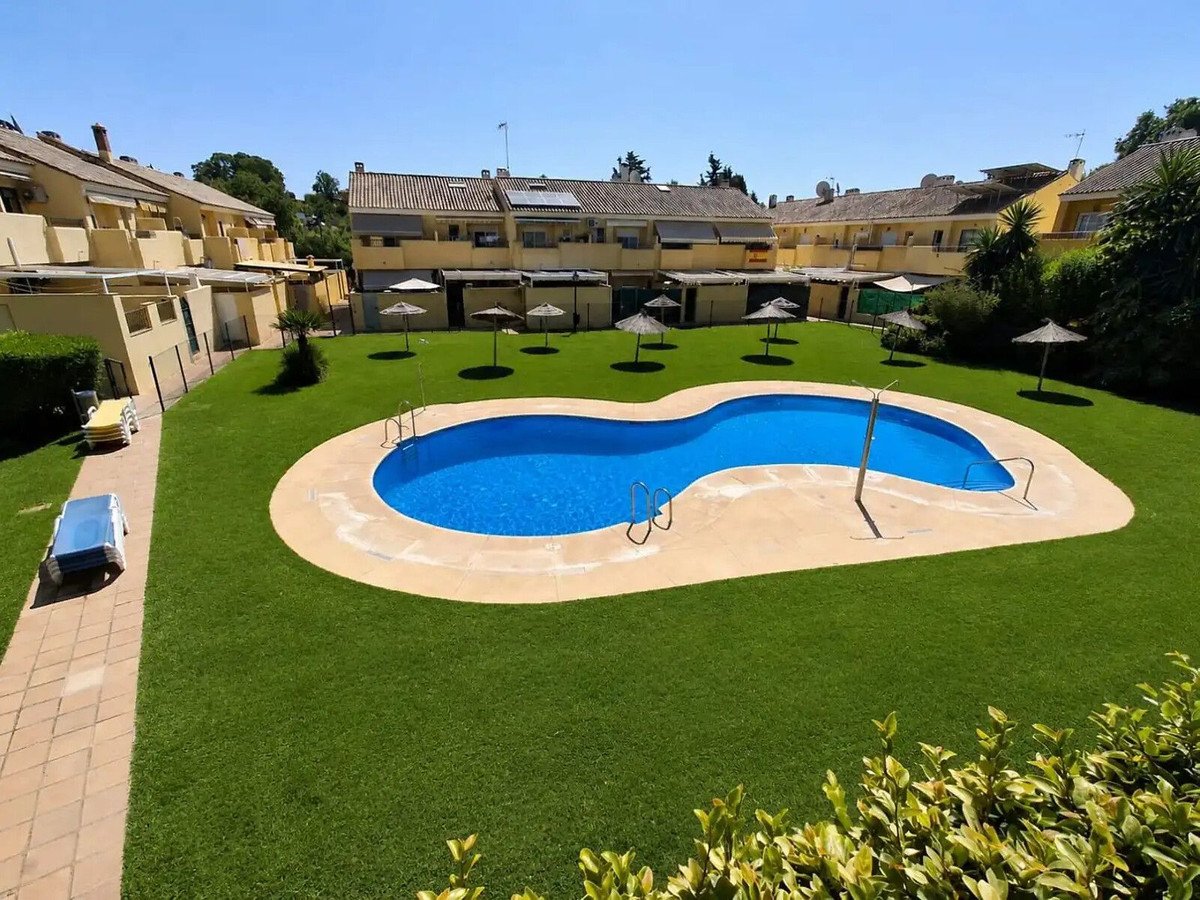 3 Bed Radhus in Estepona i Estepona, Radhus