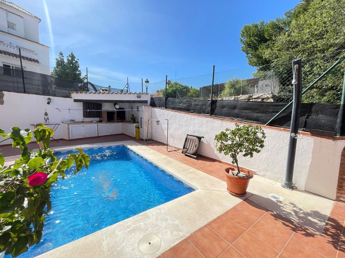 3 Bed Casa adosada in Estepona