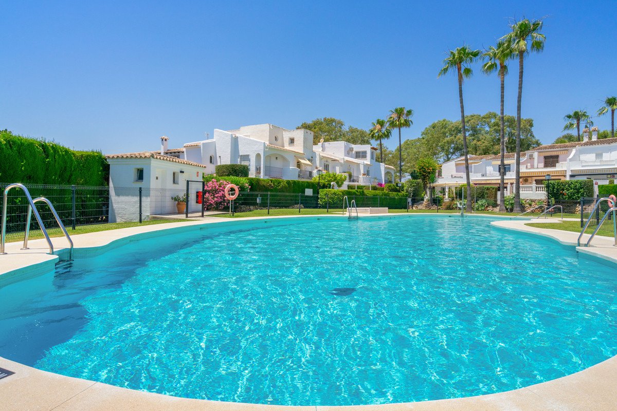 3 Bed Radhus in Estepona i Estepona, Radhus