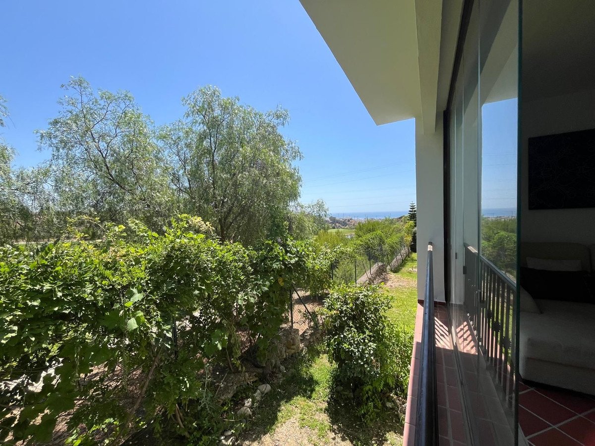 3 Bed بيت مدينة in Estepona في Estepona, تاون هاوس