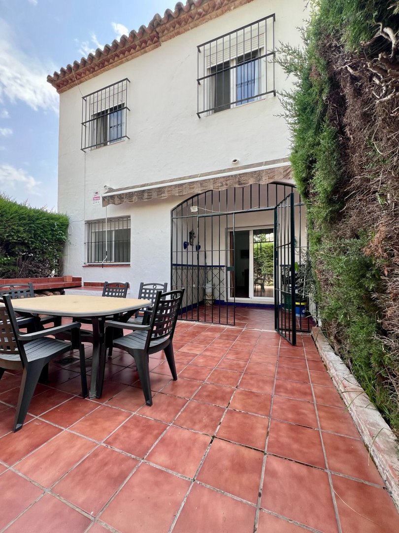 3 Bed Rijtjeshuis in Estepona in Estepona, 