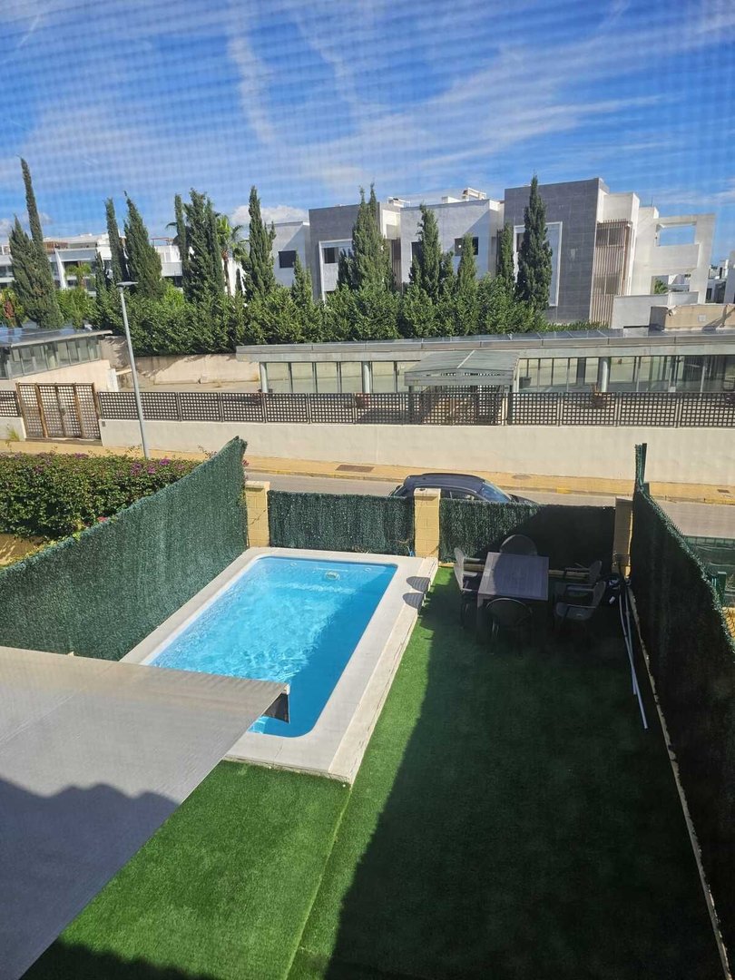3 Bed Rækkehus in Estepona i Estepona, 