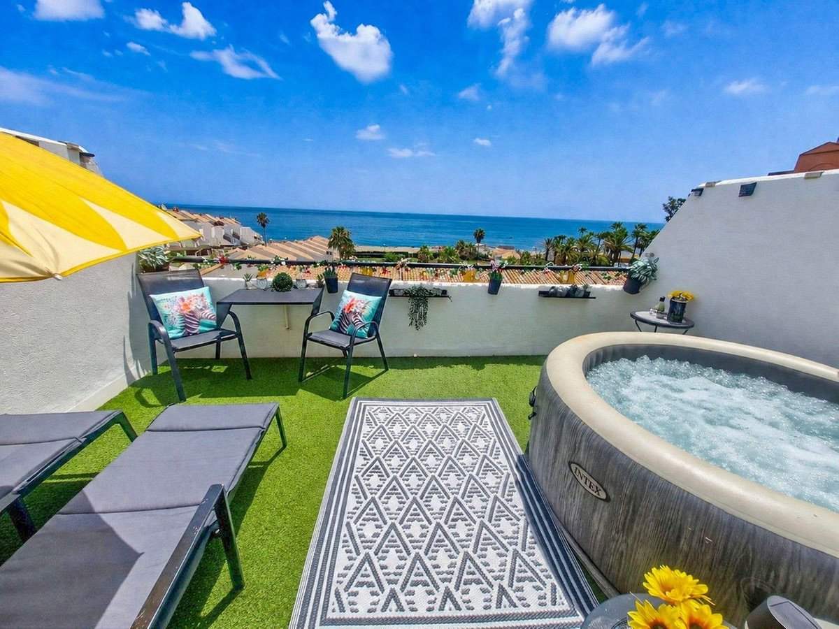 4 Bed بيت مدينة in Estepona في Estepona, تاون هاوس