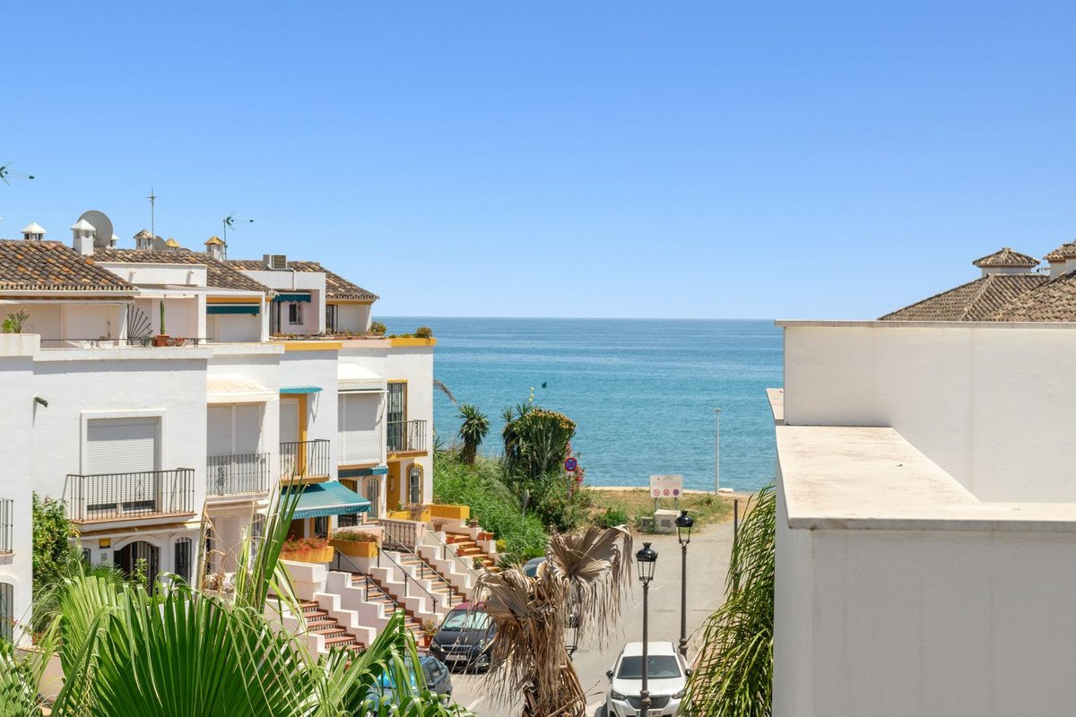 4 Bed Radhus in Estepona i Estepona, Radhus