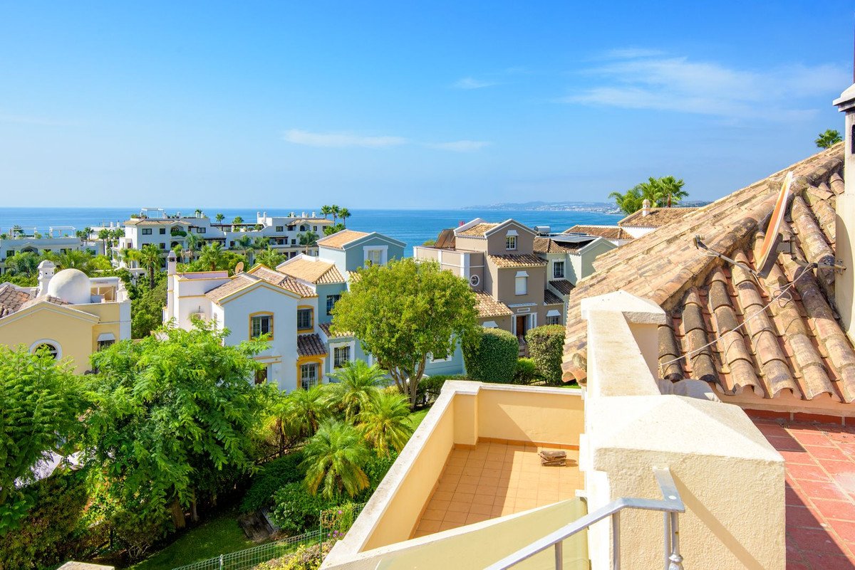 5 Bed Rijtjeshuis in Estepona in Estepona, 