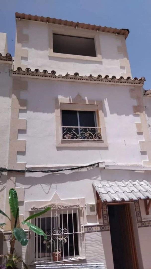 5 Bed بيت مدينة in Estepona في Estepona, 