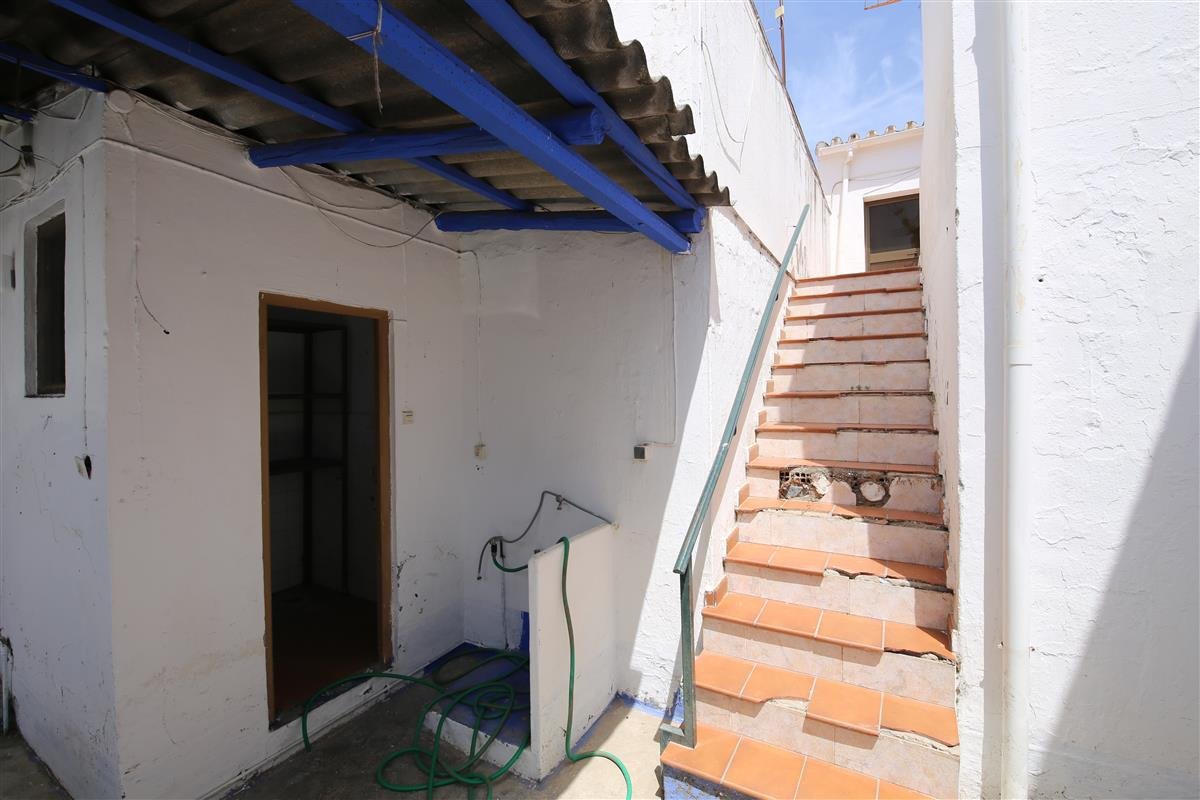 9 Bed بيت مدينة in Estepona في Estepona, 