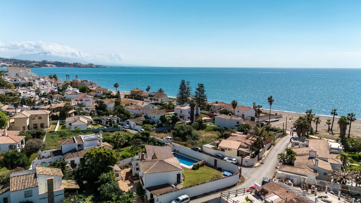 2 Bed Fristående villa in Estepona i Estepona, Fristående villa